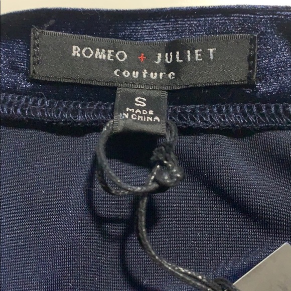 NWT. Romeo & Juliet Couture Navy Blouse. Size M. - Picture 10 of 13